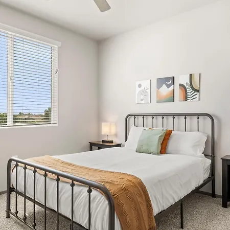 Spacious Westgate Cozysuites By Stadium With Pool 1 Glendale Exterior photo