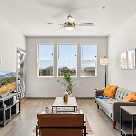 Spacious Westgate Cozysuites By Stadium With Pool 1 Glendale Exterior photo