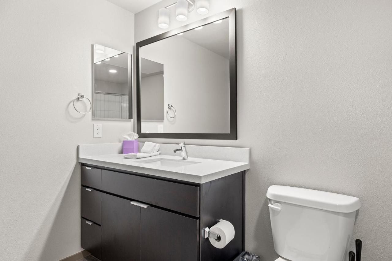 Spacious Westgate Cozysuites By Stadium With Pool 1 Apartment Glendale