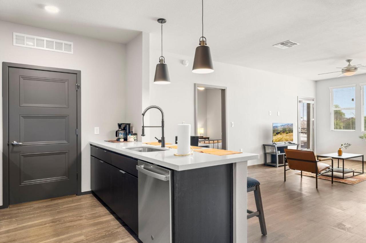 Spacious Westgate Cozysuites By Stadium With Pool 1 Apartment Glendale